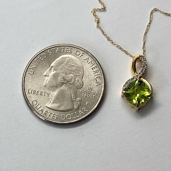 10K Yellow Gold Cushion Cut Natural Peridot and Diamond Pendant with Chain - Picture 12 of 12